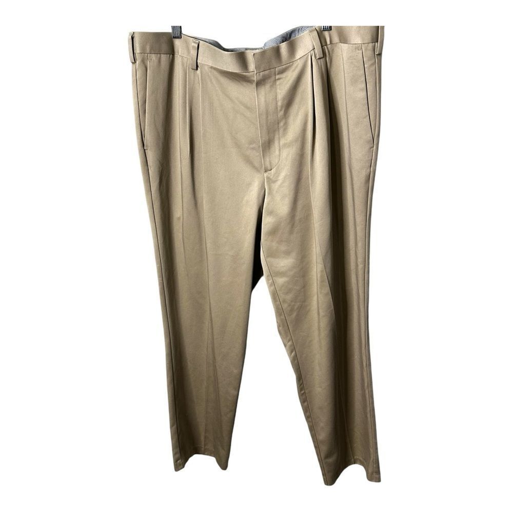 Dockers Signature Khakis, Pleated, Classic Fit Cloud Tan size 42x32